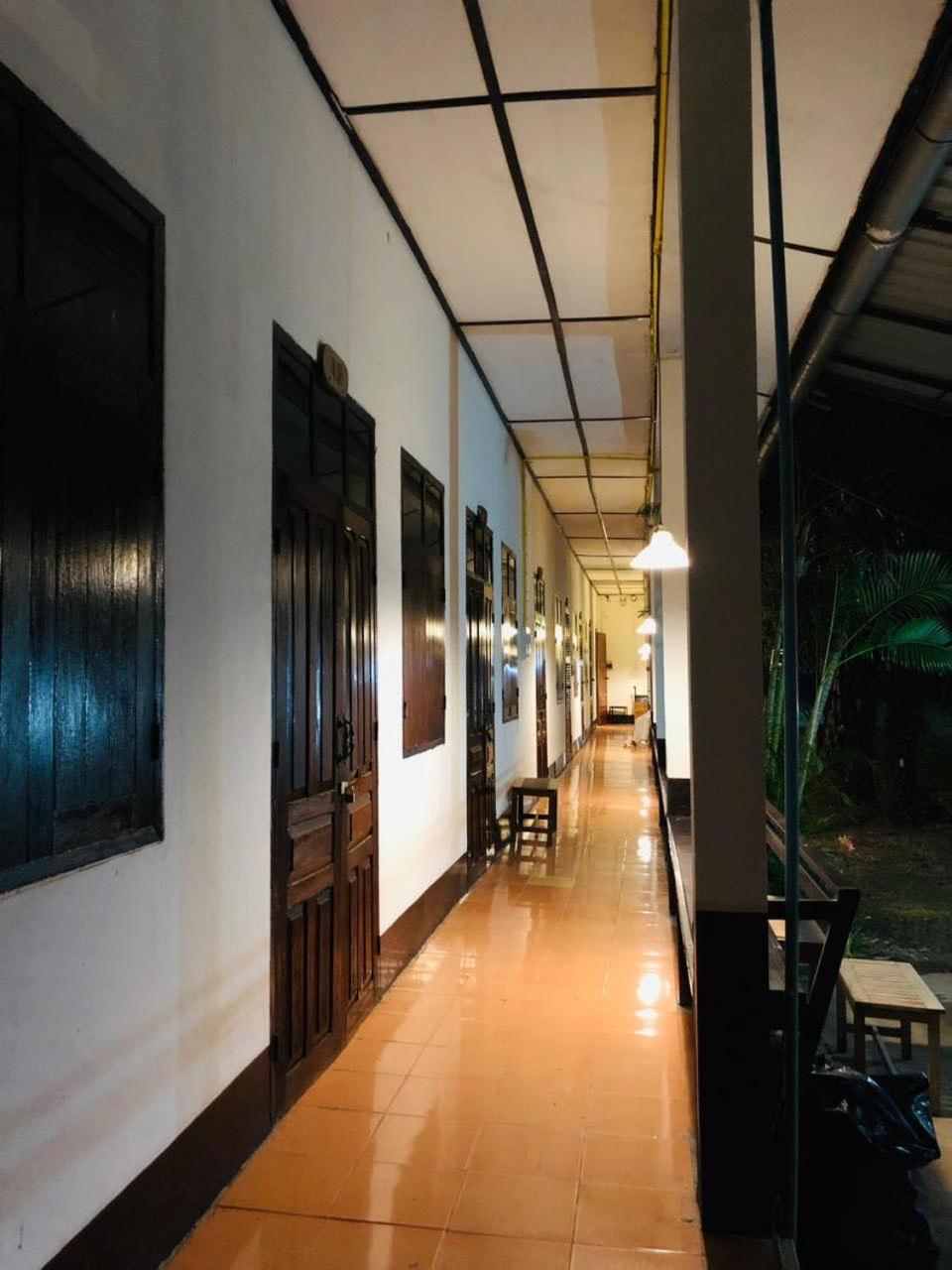 Thakhek Travel Lodge Exteriör bild